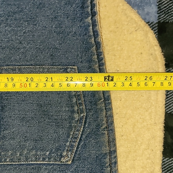 Vintage. Made in USA. 1989. Carhartt denim vest w/sherpa-lining. Size XLT - Picture 7 of 14